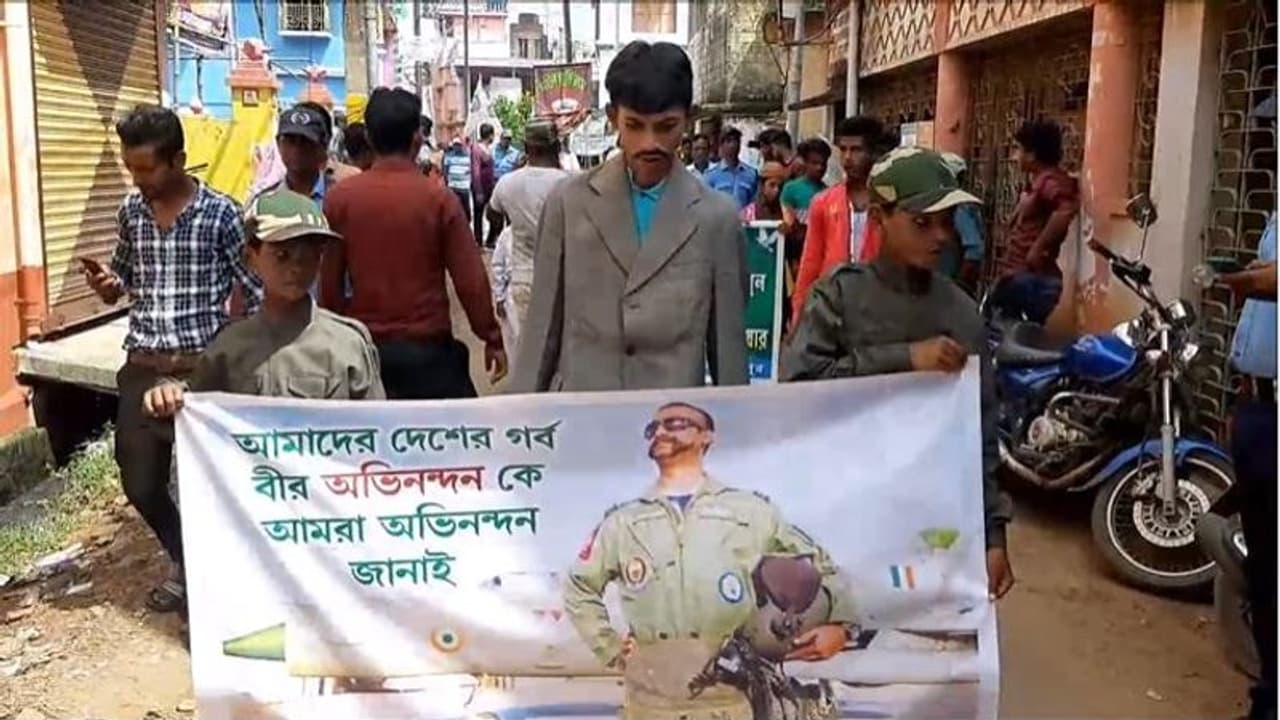 অভিনন্দন সহ ভারতীয় সেনাকে শ্রদ্ধা, মহরমে অন্য রকম শোভাযাত্রা দেখল মেদিনীপুর অভিনন্দন সহ ভারতীয় সেনাকে শ্রদ্ধা, মহরমে অন্য রকম শোভাযাত্রা দেখল মেদিনীপুর