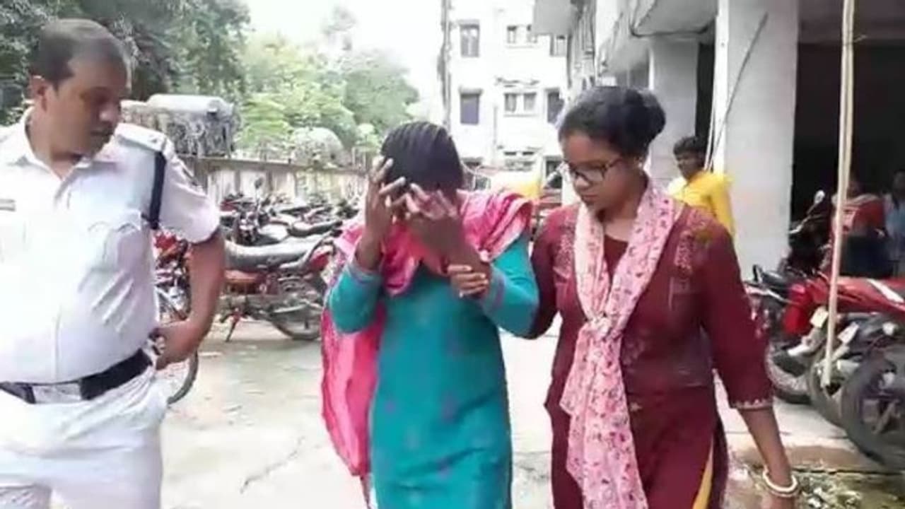 কানাডায় চাকরির নামে সাড়ে ৭ লাখ টাকার প্রতারণা কানাডায় চাকরির নামে সাড়ে ৭ লাখ টাকার প্রতারণা