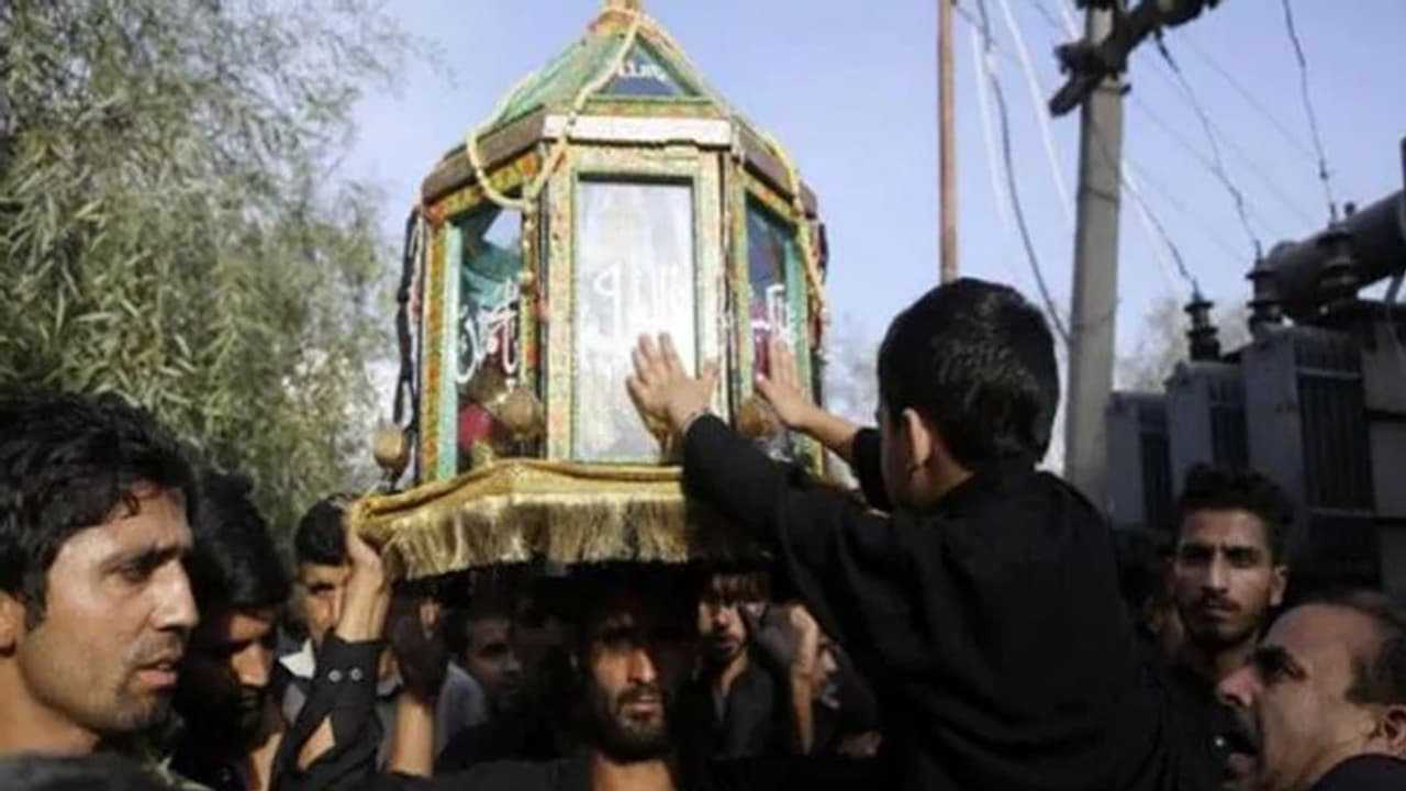 করোনাভাইরাসের সংক্রমণ রুখতে বড় সিদ্ধান্ত, নিষিদ্ধ মহরমের শোভাযাত্রা করোনাভাইরাসের সংক্রমণ রুখতে বড় সিদ্ধান্ত, নিষিদ্ধ মহরমের শোভাযাত্রা