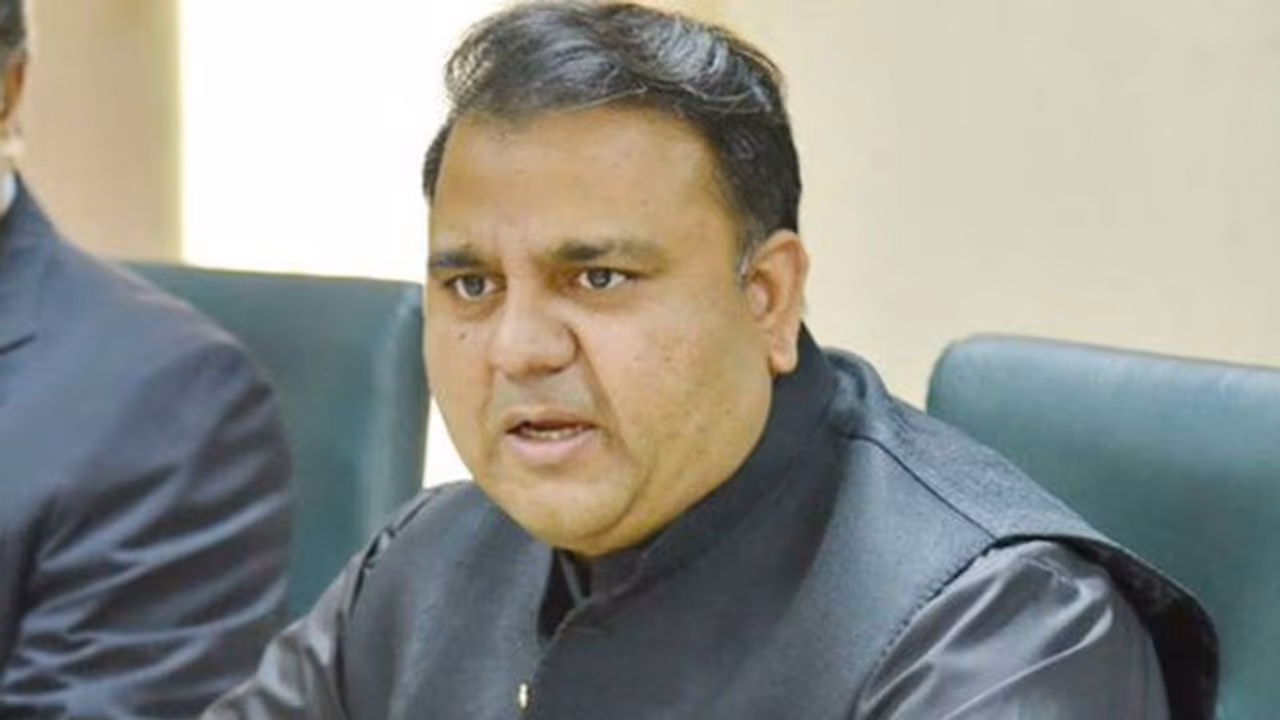 POK नागरिक ने इमरान के मंत्री को लगाई लताड़, कहा दुनिया मेट्रो में और आप रिक्शे से बाहर नहीं आ रहे POK नागरिक ने इमरान के मंत्री को लगाई लताड़, कहा दुनिया मेट्रो में और आप रिक्शे से बाहर नहीं आ रहे