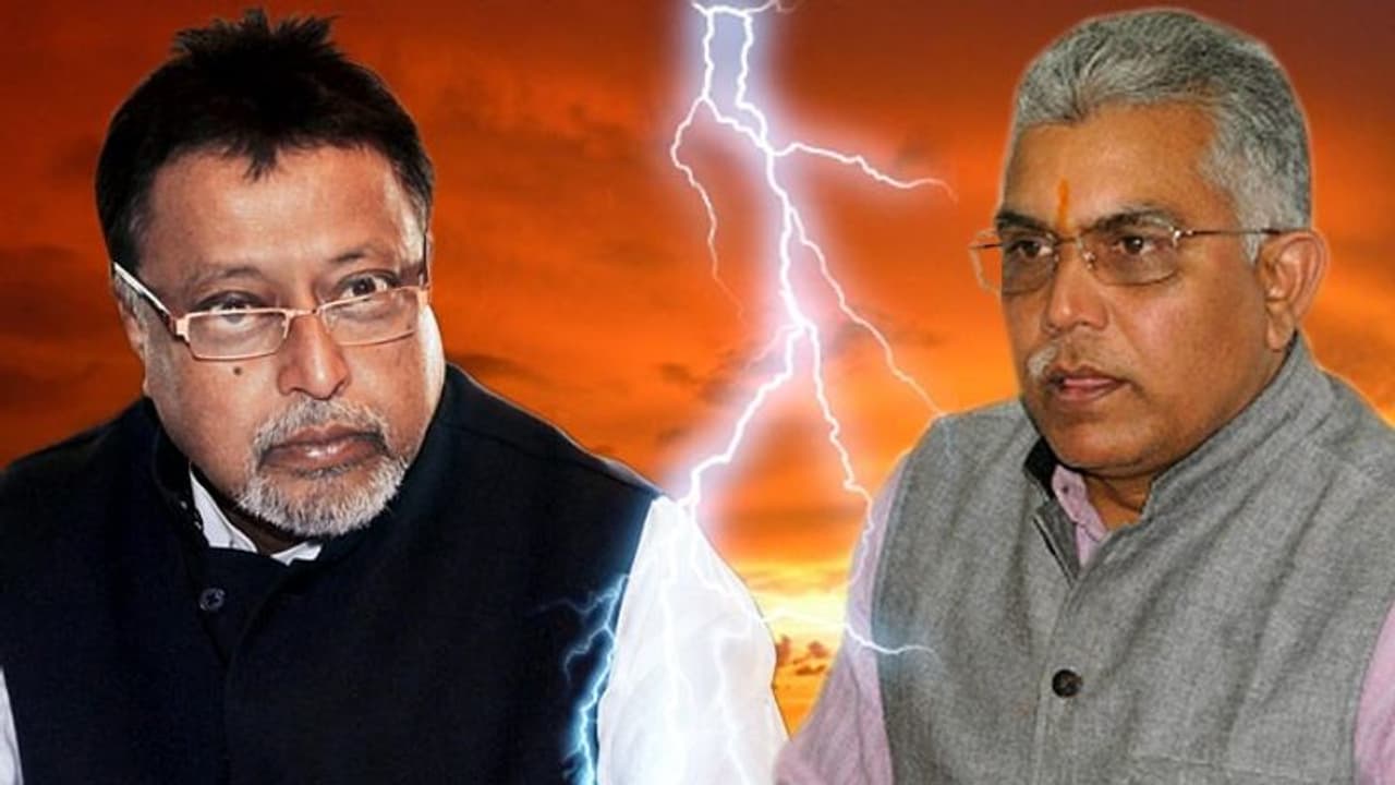 মুকুল দিলীপ দ্বন্দ্বে ঘোর অস্বস্তি বিজেপি তে, দুই নেতাকে ডাকলেন অমিত শাহ মুকুল দিলীপ দ্বন্দ্বে ঘোর অস্বস্তি বিজেপি তে, দুই নেতাকে ডাকলেন অমিত শাহ
