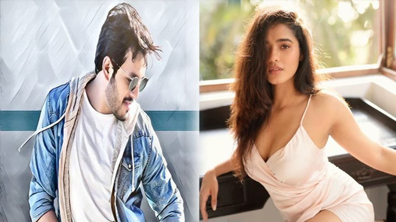 అఖిల్ సరసన హాట్ బ్యూటీ.. పూజా హెగ్డే అవుట్ ?