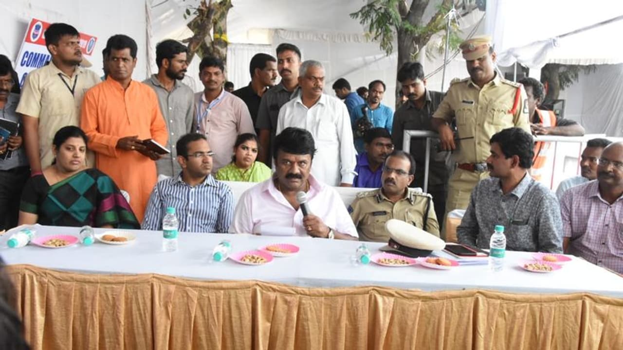 వలస కార్మికుల తరలింపుకు ప్రత్యేక రైళ్లు ఏర్పాటు చేయాలి: తలసాని