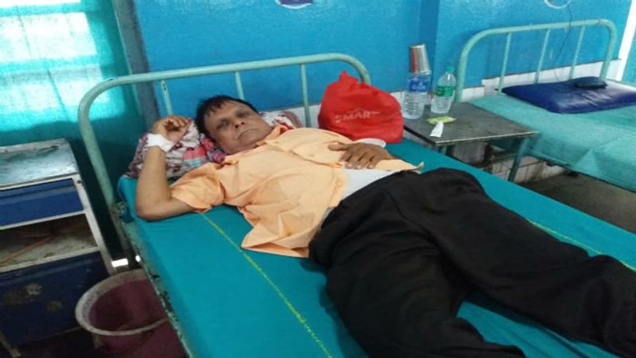 দিদিকে বলো র প্রচারে মদের আসরের প্রতিবাদ, প্রহৃত তৃণমূল কাউন্সিলর ও বাবা দিদিকে বলো র প্রচারে মদের আসরের প্রতিবাদ, প্রহৃত তৃণমূল কাউন্সিলর ও বাবা