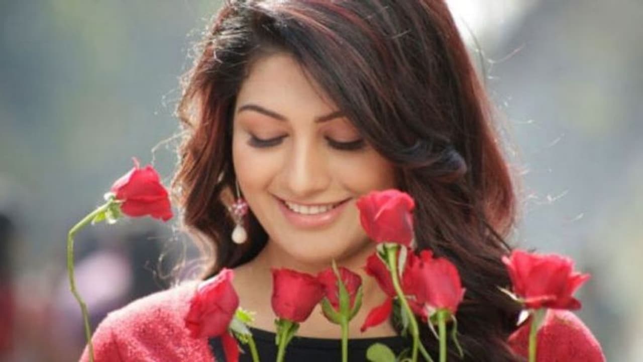 மீண்டும் நடிக்க வந்த முன்னாள் முதலமைச்சரின் மனைவி ! அதிரடியாக களமிறங்கினார் !! மீண்டும் நடிக்க வந்த முன்னாள் முதலமைச்சரின் மனைவி ! அதிரடியாக களமிறங்கினார் !!