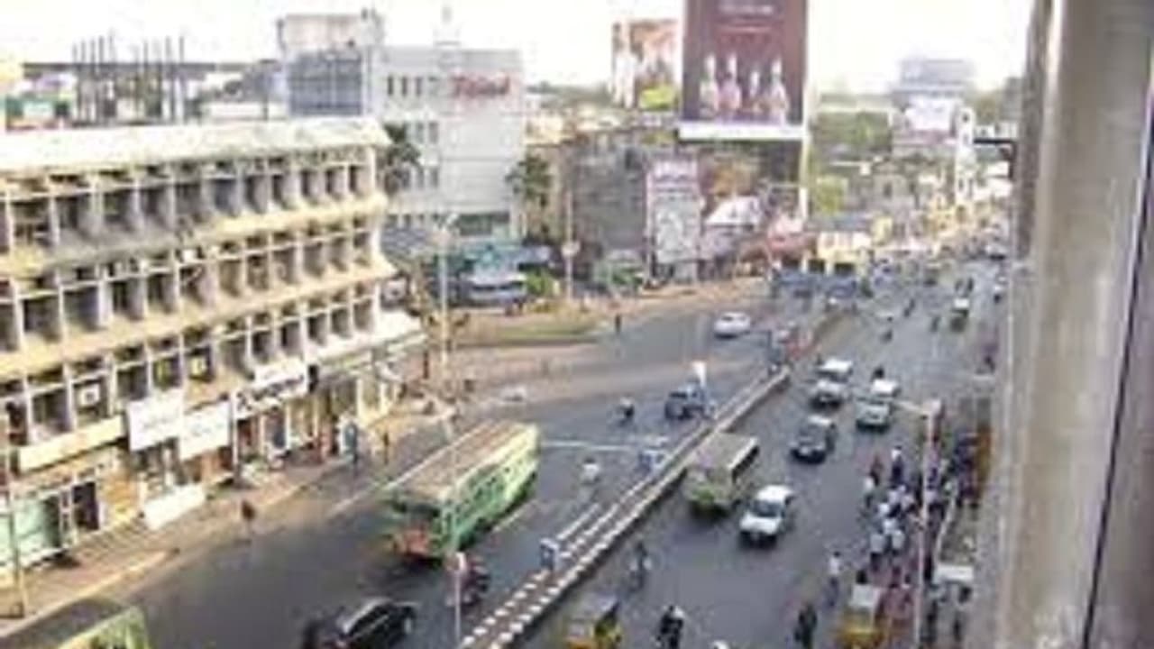 சென்னையில் முக்கிய சாலைகள் திடீர் மூடல்... காவல்துறை அதிரடி நடவடிக்கை..! சென்னையில் முக்கிய சாலைகள் திடீர் மூடல்... காவல்துறை அதிரடி நடவடிக்கை..!