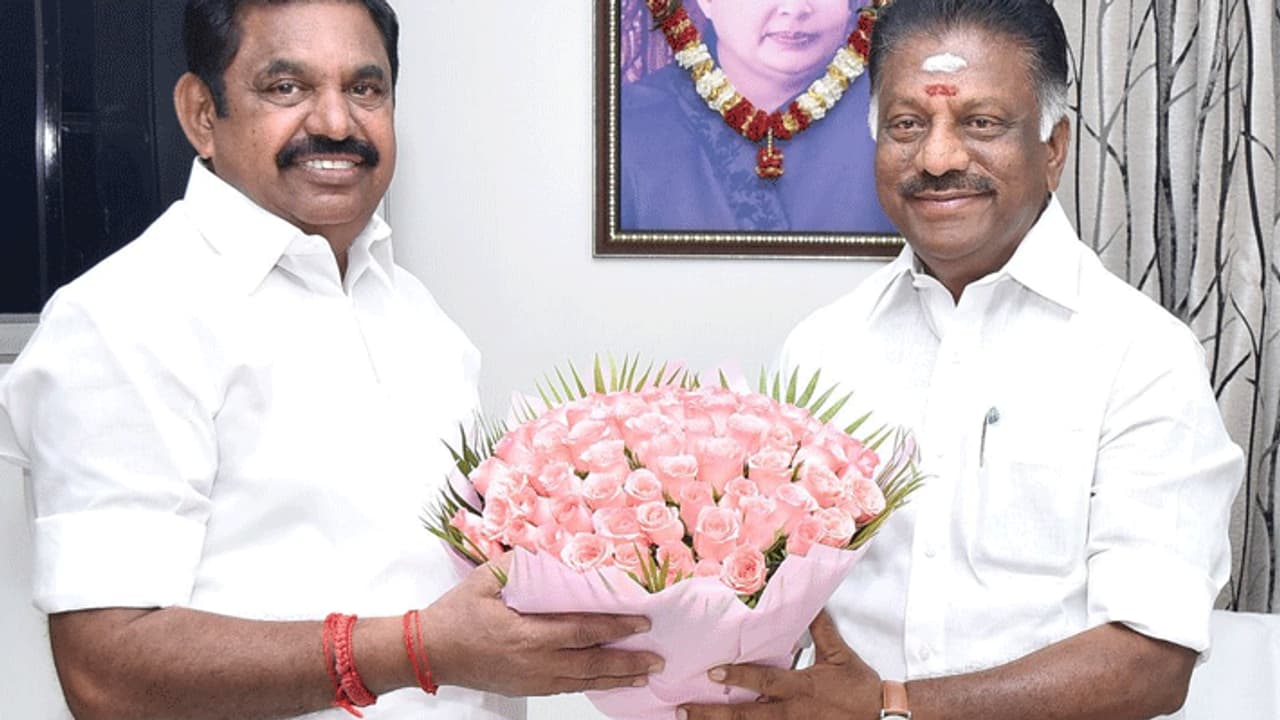 16 மாவட்டச் செயலாளர்கள் பதவிக்கு ஆப்பு... ஓபிஎஸ் – ஈபிஎஸ் அதிரடி முடிவு..!