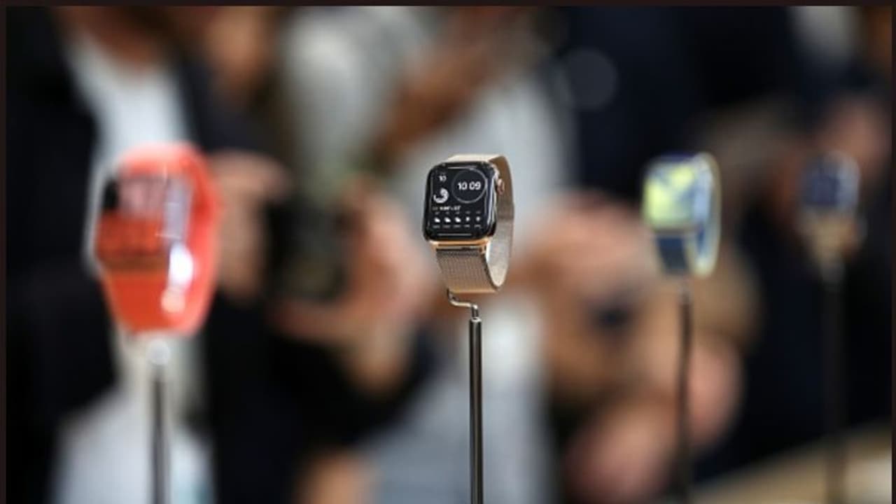 ആപ്പിള് വാച്ച് 5 അവതരിപ്പിച്ചു; അമ്പരപ്പിക്കുന്ന വില ആപ്പിള് വാച്ച് 5 അവതരിപ്പിച്ചു; അമ്പരപ്പിക്കുന്ന വില