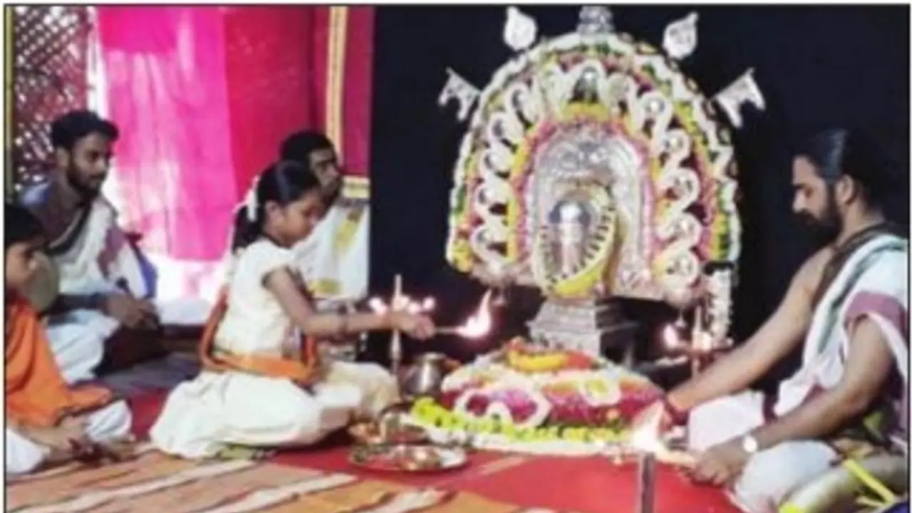 ಮಹಿಳಾ ವೈದಿಕರನ್ನು ಅಣಿಗೊಳಿಸುವ ವಿನೂತನ ಪ್ರಯೋಗ..! ಮಹಿಳಾ ವೈದಿಕರನ್ನು ಅಣಿಗೊಳಿಸುವ ವಿನೂತನ ಪ್ರಯೋಗ..!