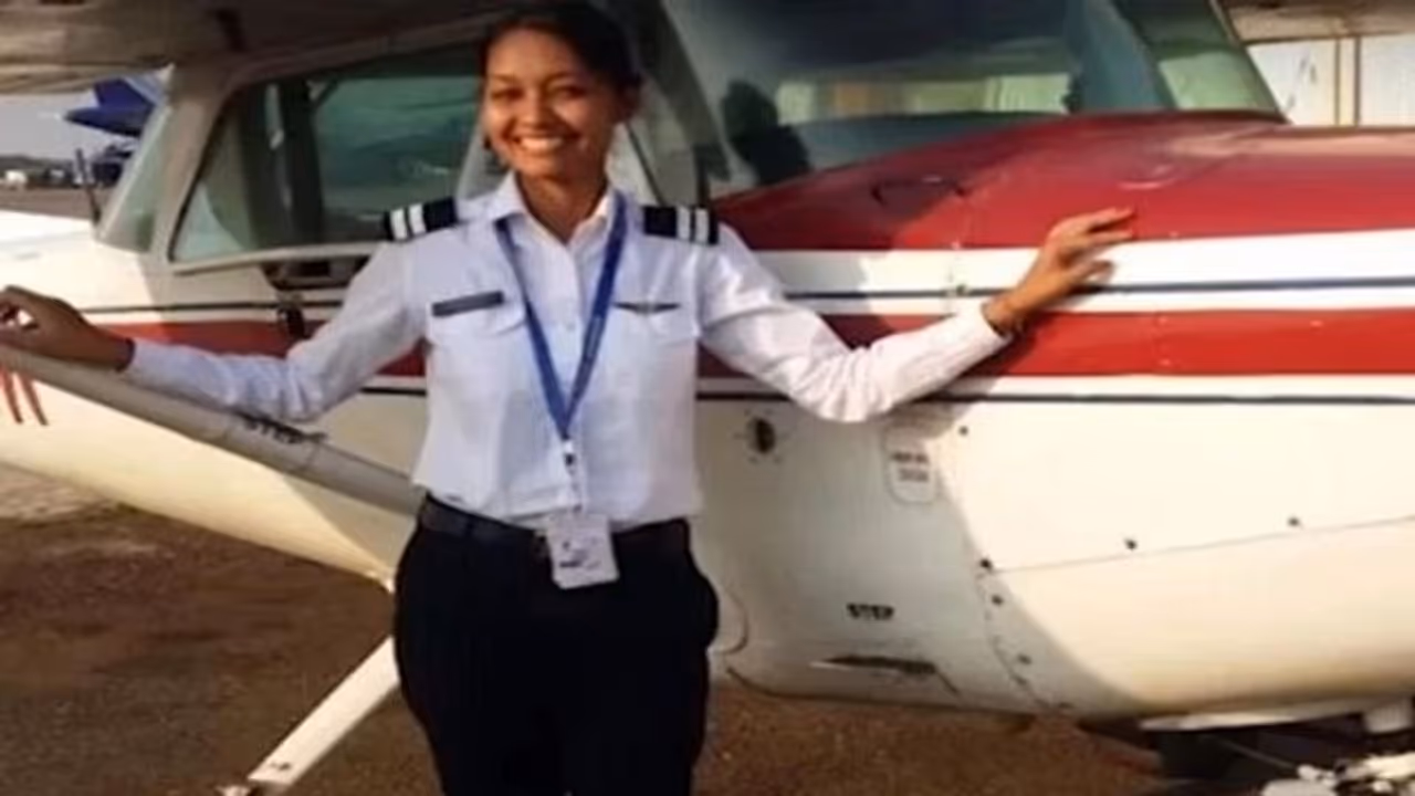 ये है भारत की पहली ट्राइबल कमर्शियल महिला पायलट, दुनिया भर में हो रही चर्चा