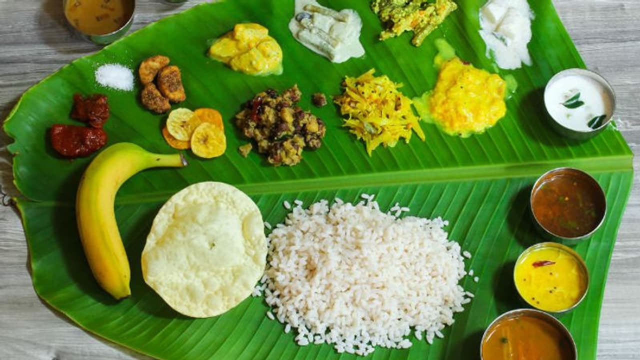 ചെറുതായിട്ടൊരു സദ്യ കഴിച്ചാല്ത്തന്നെ നമ്മളില് വരുന്ന വമ്പന് മാറ്റം! ചെറുതായിട്ടൊരു സദ്യ കഴിച്ചാല്ത്തന്നെ നമ്മളില് വരുന്ന വമ്പന് മാറ്റം!