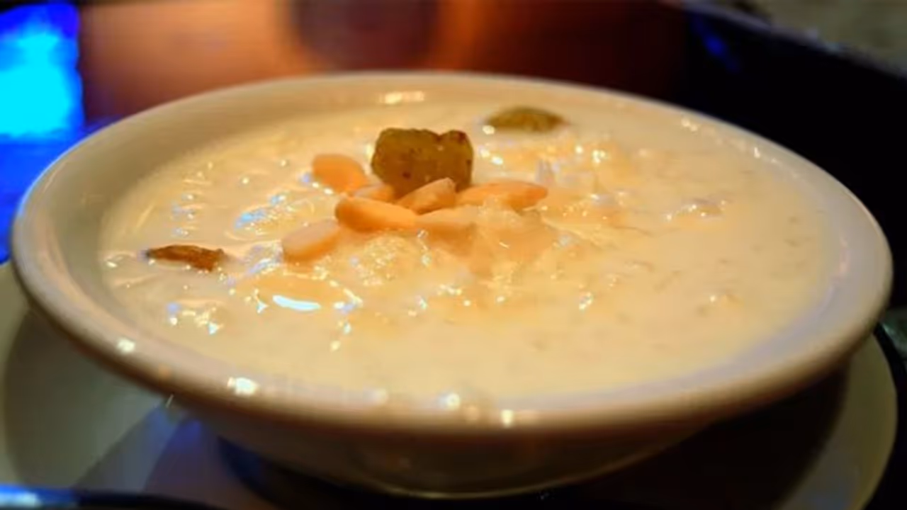 चीनी से ज्यादा हेल्दी है गुड़ की खीर, बनाते समय बरतें 1 सावधानी