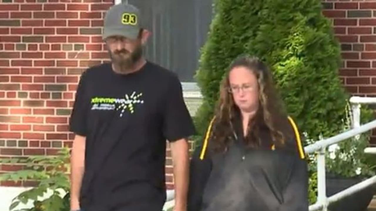 गलती से कपल के अकाउंट में आ गए 85 लाख रूपये, झटके में उड़ा दिए सारे पैसे