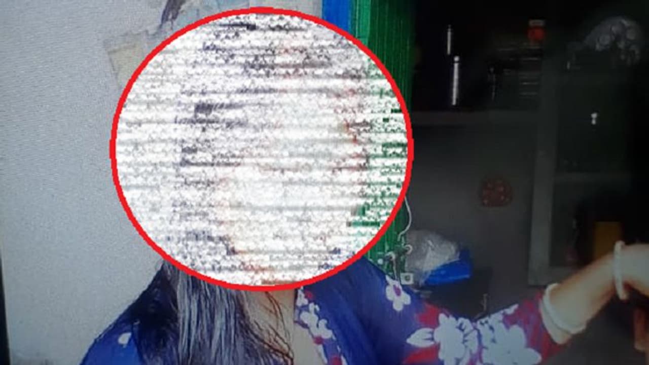 किशोरी के साथ दरिंदगी करके ट्रेन के आगे फेंका, इलाज के दौरान हो गई मौत किशोरी के साथ दरिंदगी करके ट्रेन के आगे फेंका, इलाज के दौरान हो गई मौत