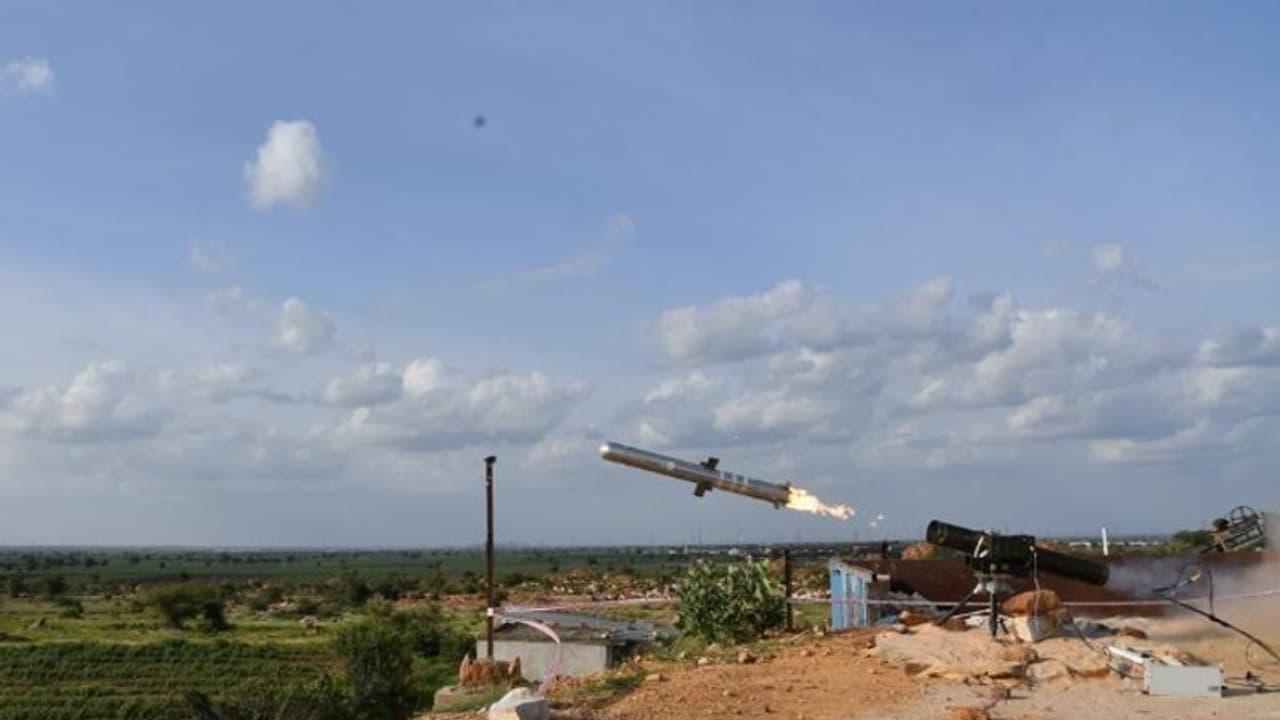 ഇന്ത്യൻ സൈന്യത്തിന്റെ കരുത്ത് വർധിക്കും; മിസൈൽ പരീക്ഷണം വൻ വിജയം: വീഡിയോ ഇന്ത്യൻ സൈന്യത്തിന്റെ കരുത്ത് വർധിക്കും; മിസൈൽ പരീക്ഷണം വൻ വിജയം: വീഡിയോ