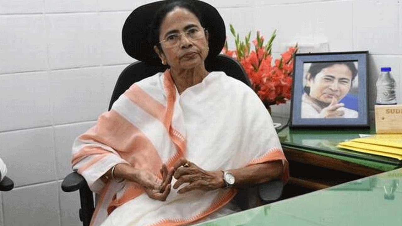 অভিজিতের নোবেল জয়ে 'আত্মহারা' মমতা অভিজিতের নোবেল জয়ে 'আত্মহারা' মমতা