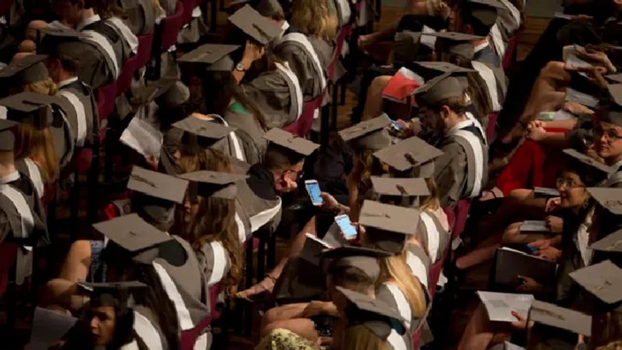 ಶಿಕ್ಷಣ ಬಳಿಕ ವಿದ್ಯಾರ್ಥಿಗಳಿಗೆ ಇಂಗ್ಲೆಂಡ್ನಲ್ಲಿ ಕೆಲಸದ ಚಾನ್ಸ್! ಶಿಕ್ಷಣ ಬಳಿಕ ವಿದ್ಯಾರ್ಥಿಗಳಿಗೆ ಇಂಗ್ಲೆಂಡ್ನಲ್ಲಿ ಕೆಲಸದ ಚಾನ್ಸ್!