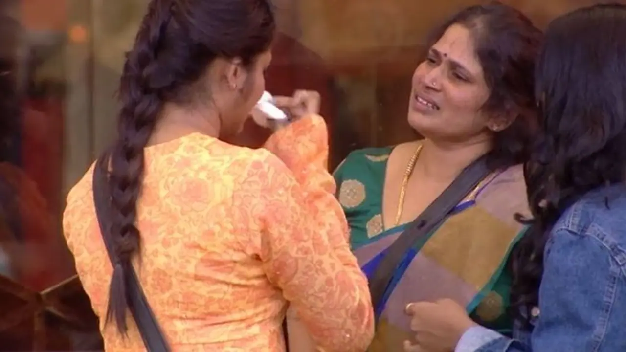 உன்னால் தான் சந்தோஷமாக இருந்தோம்..! எப்படி எங்களை மறந்தாய்...! அதை விட்டுடு அழுது கதறிய லாஸ்லியாவின் குடும்பம்! உன்னால் தான் சந்தோஷமாக இருந்தோம்..! எப்படி எங்களை மறந்தாய்...! அதை விட்டுடு அழுது கதறிய லாஸ்லியாவின் குடும்பம்!