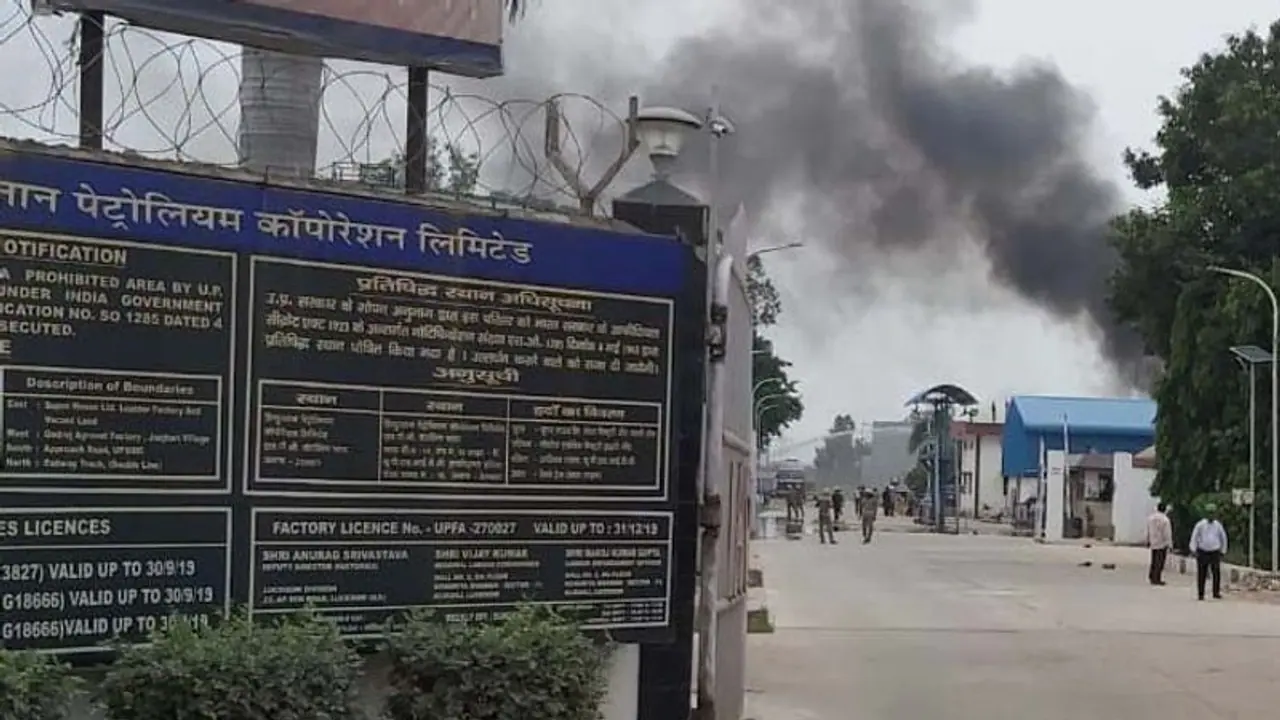 हिन्दुस्तान पेट्रोलियम के प्लांट में टैंक फटने से धमाका,आस पास के इलाके में हाई एलर्ट हिन्दुस्तान पेट्रोलियम के प्लांट में टैंक फटने से धमाका,आस पास के इलाके में हाई एलर्ट