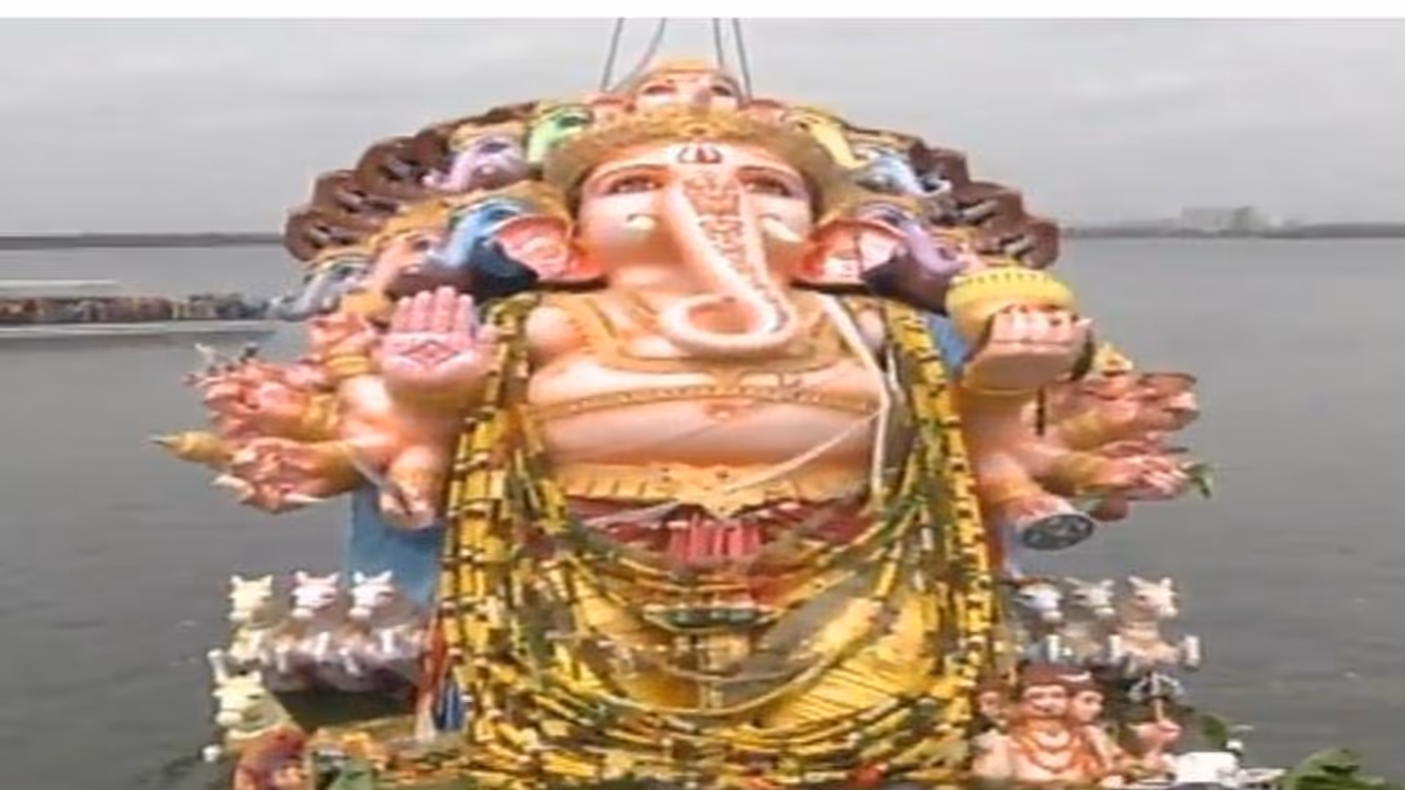 గంగమ్మ ఒడికి చేరిన ఖైరతాబాద్ వినాయకుడు