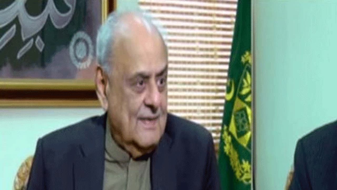 భారత్ నే నమ్ముతున్నారు... కశ్మీర్ పై పాక్ మంత్రి కామెంట్స్ భారత్ నే నమ్ముతున్నారు... కశ్మీర్ పై పాక్ మంత్రి కామెంట్స్