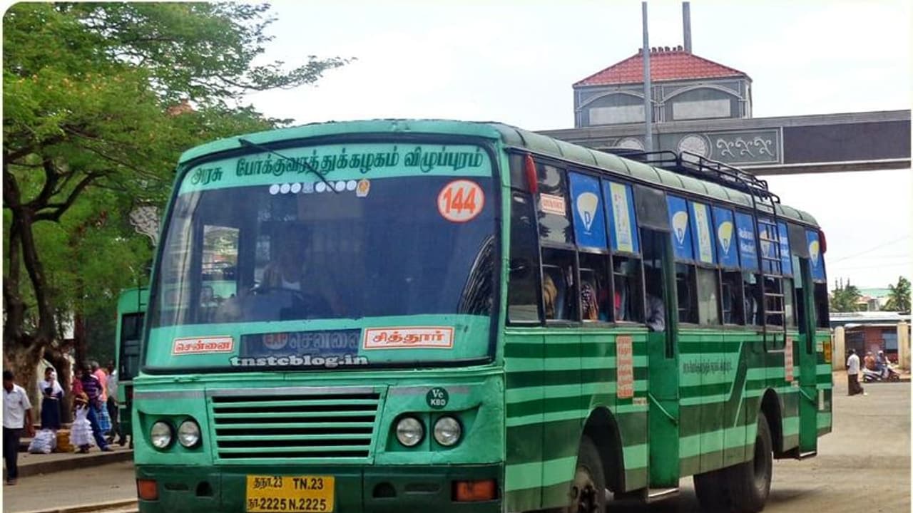 வெளியூர் செல்லும் பயணிகள் நலன் கருதி இன்றும் நாளையும் பேருந்து போக்குவரத்துக்கு அனுமதி. அரசு அதிரடி. வெளியூர் செல்லும் பயணிகள் நலன் கருதி இன்றும் நாளையும் பேருந்து போக்குவரத்துக்கு அனுமதி. அரசு அதிரடி.