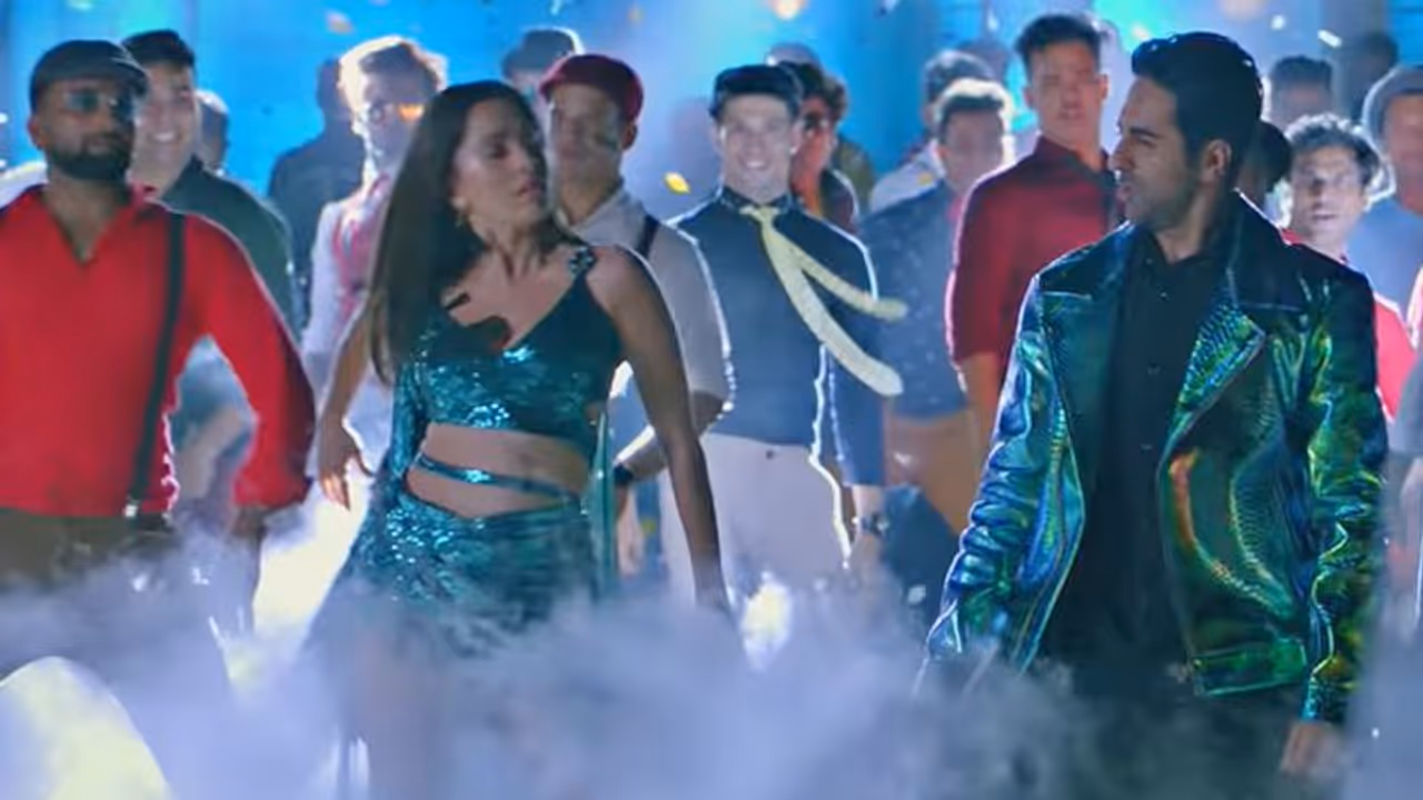 'ड्रीम गर्ल' में मराठी के बाद पंजाबी गाने का तड़का, पार्टी सॉन्ग 'गट गट' ने इंटरनेट पर मचाया धमाल 'ड्रीम गर्ल' में मराठी के बाद पंजाबी गाने का तड़का, पार्टी सॉन्ग 'गट गट' ने इंटरनेट पर मचाया धमाल