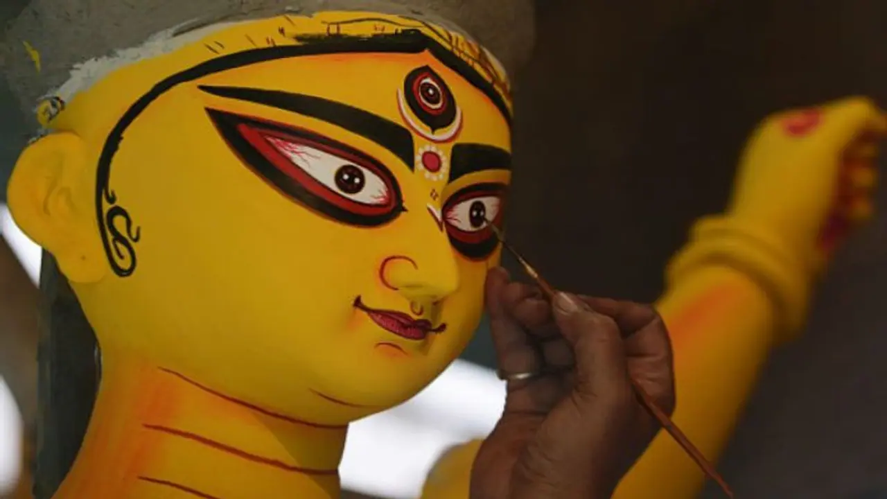 সাবেকি দুর্গা প্রতিমা নয় বরং দেবীর 'জলদা' রূপেরই আরাধনায় লেক টাউন প্রগতিপল্লী অধিবাসীবৃন্দ সাবেকি দুর্গা প্রতিমা নয় বরং দেবীর 'জলদা' রূপেরই আরাধনায় লেক টাউন প্রগতিপল্লী অধিবাসীবৃন্দ