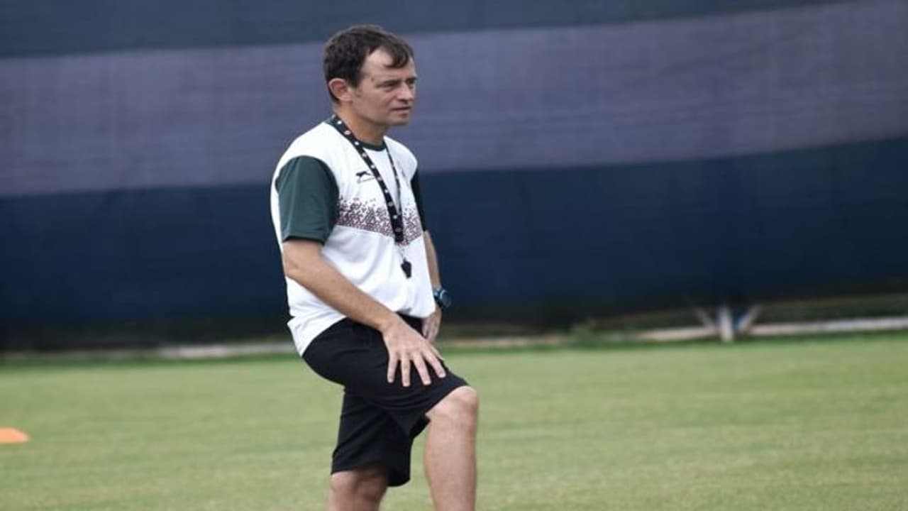 রবিবার ট্রফি জয় উদযাপন সবুজ মেরুন শিবিরে, অনুষ্ঠানের ছবি চেয়ে আবেদন কিবু ভিকুনার রবিবার ট্রফি জয় উদযাপন সবুজ মেরুন শিবিরে, অনুষ্ঠানের ছবি চেয়ে আবেদন কিবু ভিকুনার