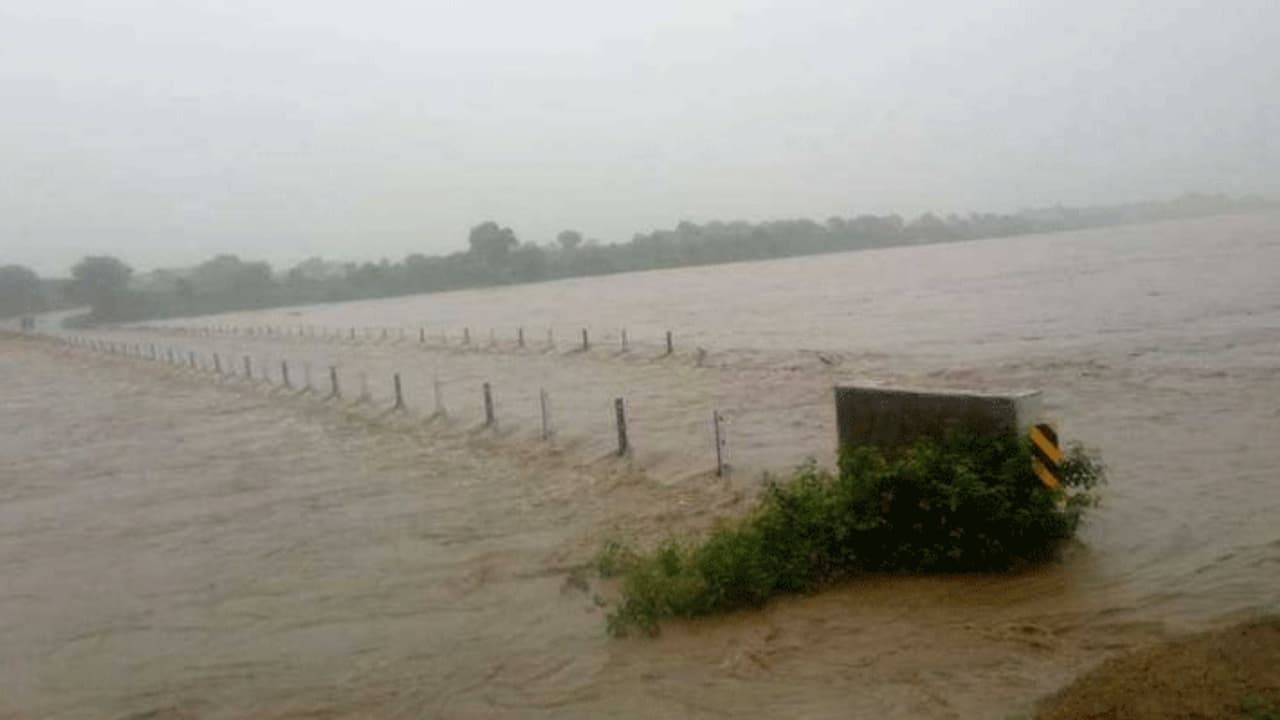 जलमग्न हुआ एमपी, मौसम विभाग ने कहा इतनी बारिश हुई कि अगले साल के लिए भी इकट्ठा हो गया पानी जलमग्न हुआ एमपी, मौसम विभाग ने कहा इतनी बारिश हुई कि अगले साल के लिए भी इकट्ठा हो गया पानी