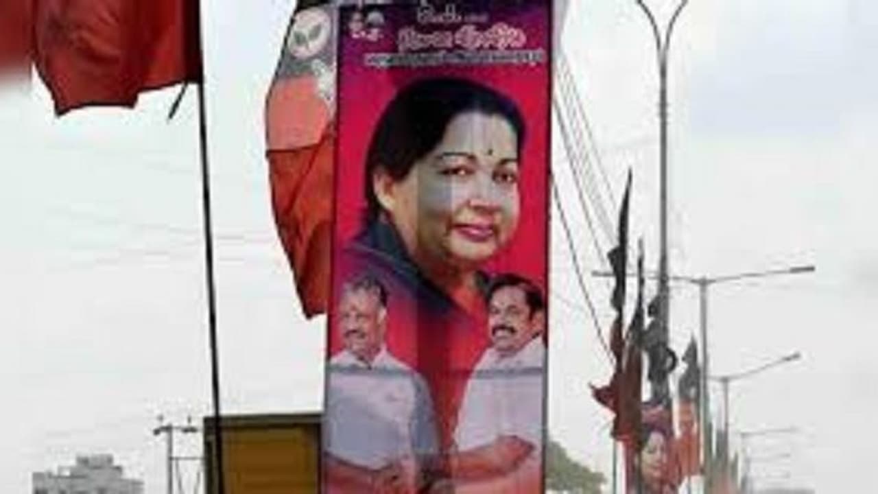 இப்போது அறிக்கை விட்டு என்ன பயன்.. போன உயிர் வந்துவிடுமா..? அரசியல் தலைவர்களை வறுத்தெடுக்கும் இணையவாசிகள்!! இப்போது அறிக்கை விட்டு என்ன பயன்.. போன உயிர் வந்துவிடுமா..? அரசியல் தலைவர்களை வறுத்தெடுக்கும் இணையவாசிகள்!!