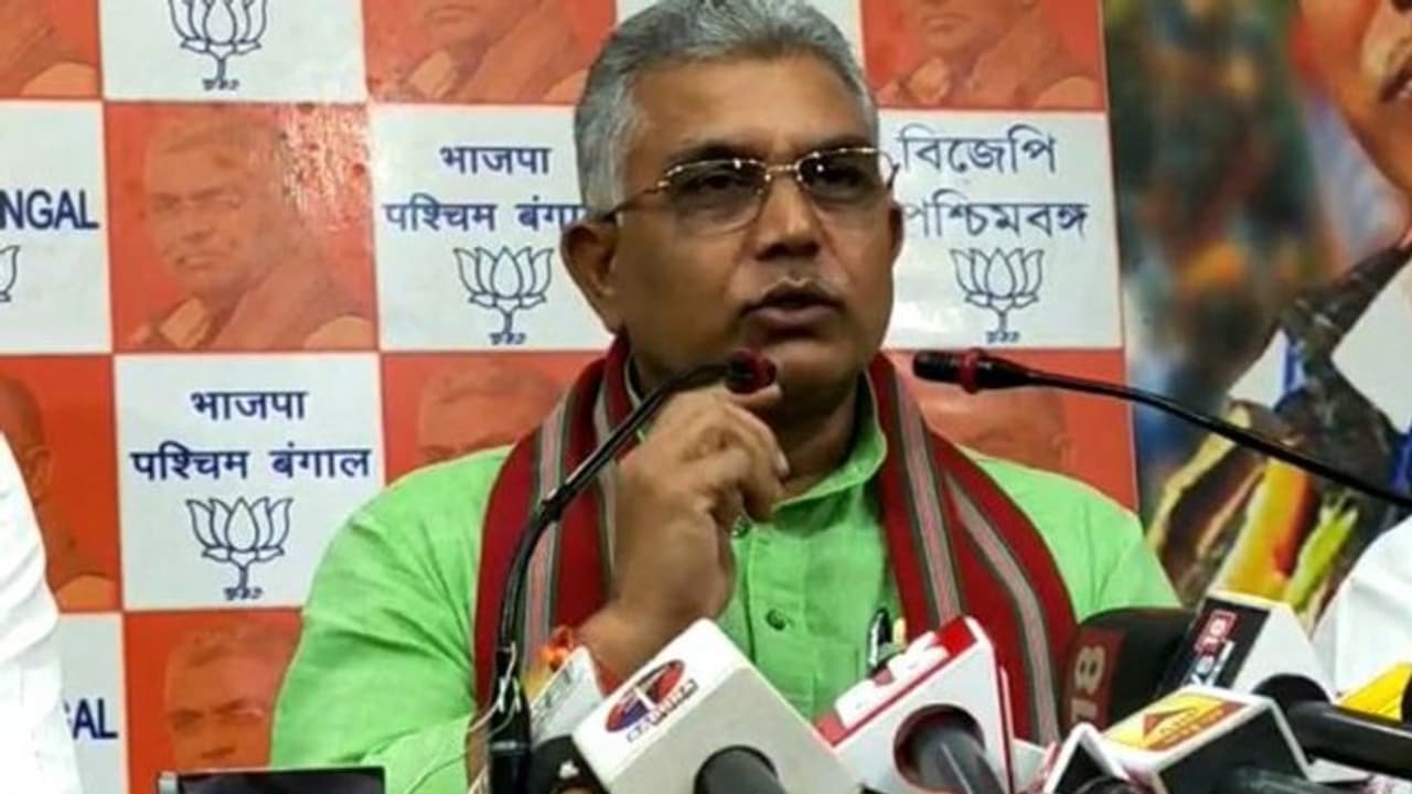 দিলীপ বলছেন এটাই শেষ, দিদির মুখে 'আসছে বছর আবার হবে' দিলীপ বলছেন এটাই শেষ, দিদির মুখে 'আসছে বছর আবার হবে'