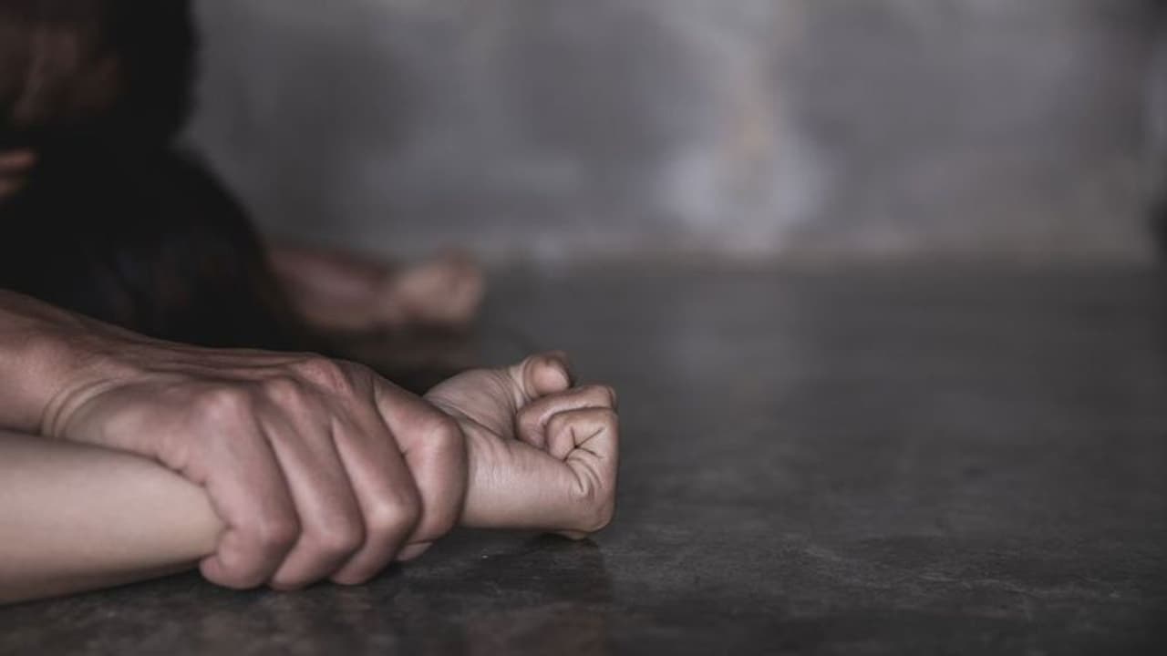 योगी सरकार के कैबिनेट मंत्री का रिश्तेदार भाजपा नेता यौन शोषण में गिरफ्तार