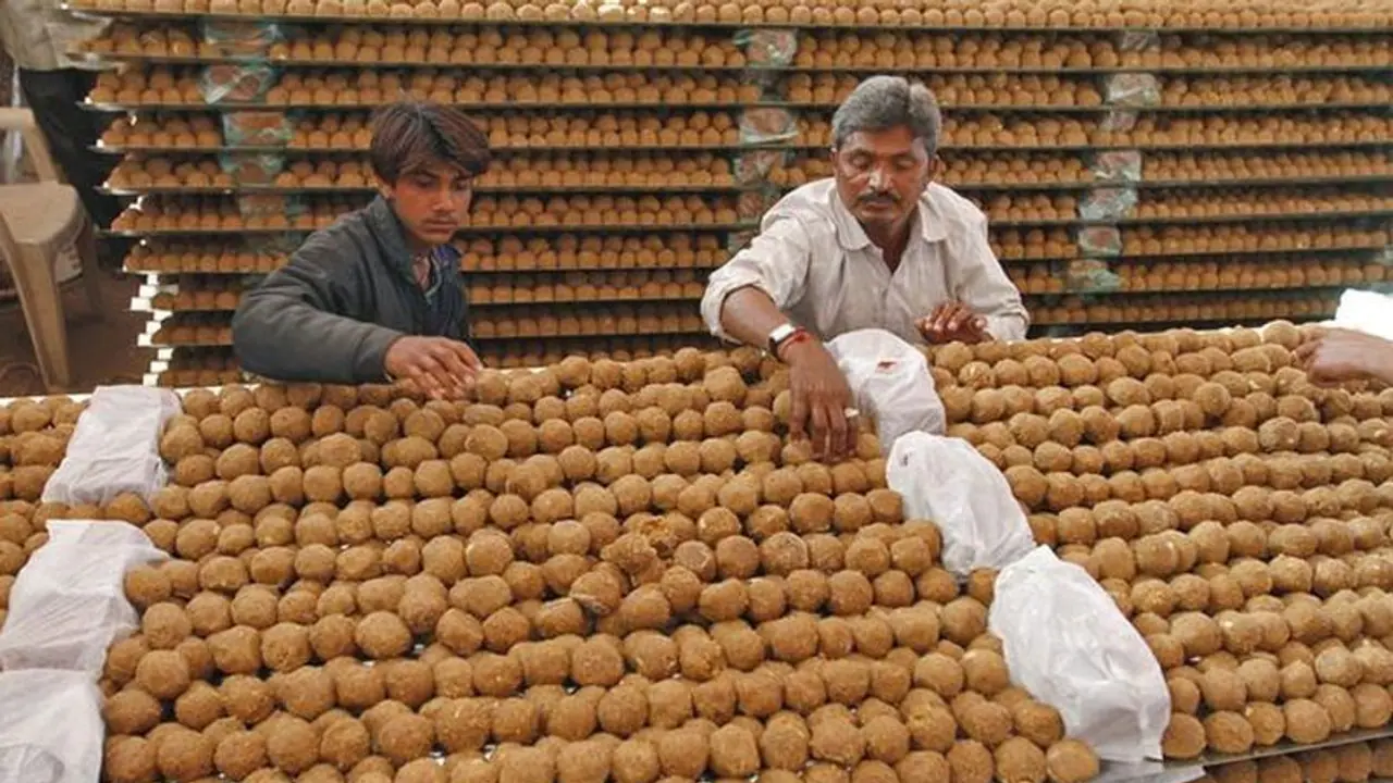 History Of Tirupati Laddu: 308 ವರ್ಷಗಳ ಇತಿಹಾಸದ ತಿರುಪತಿ ಲಡ್ಡುವಿಗೆ ಇದೆಂಥಾ ಅಪಚಾರ! History Of Tirupati Laddu: 308 ವರ್ಷಗಳ ಇತಿಹಾಸದ ತಿರುಪತಿ ಲಡ್ಡುವಿಗೆ ಇದೆಂಥಾ ಅಪಚಾರ!