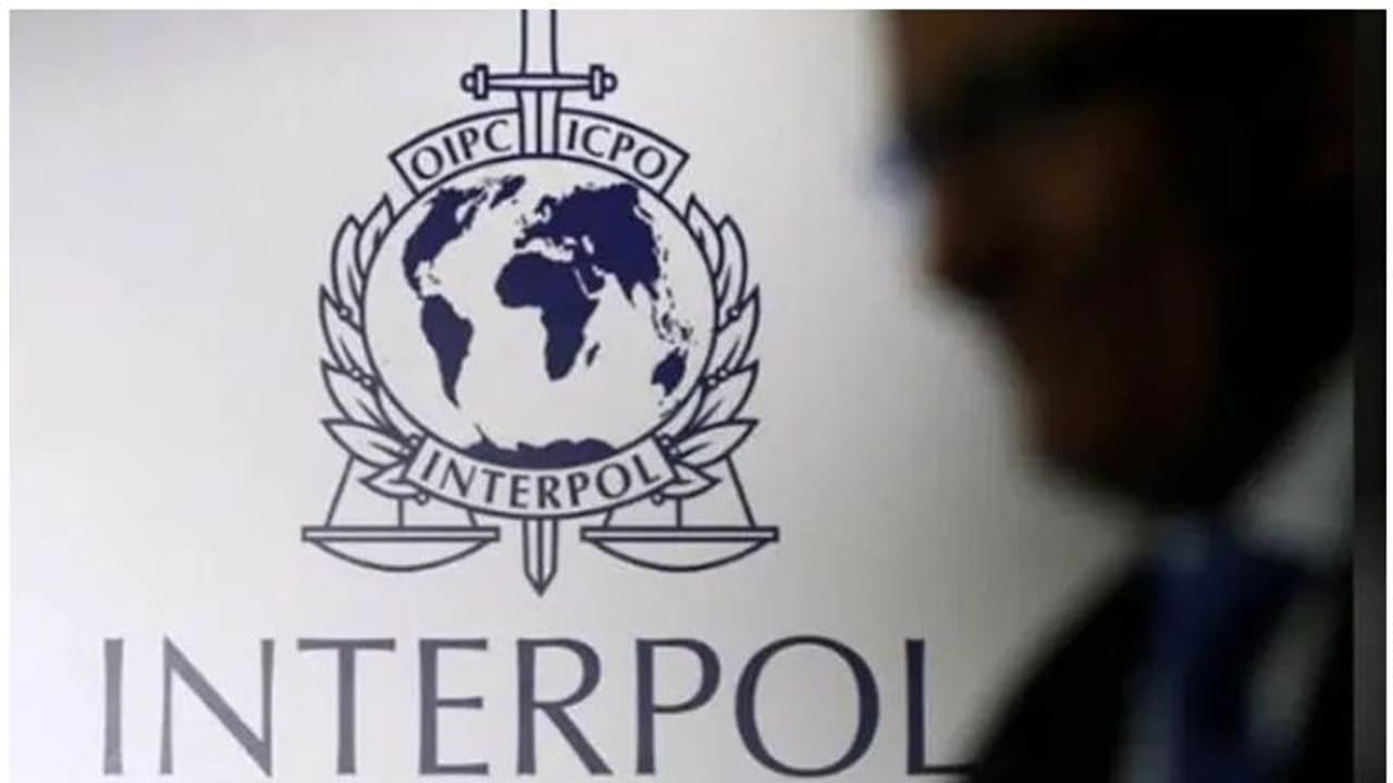 പിഎന്ബി തട്ടിപ്പ്; നീരവ് മോദിയുടെ സഹോദരന് റെഡ് കോര്ണര് നോട്ടീസ് പിഎന്ബി തട്ടിപ്പ്; നീരവ് മോദിയുടെ സഹോദരന് റെഡ് കോര്ണര് നോട്ടീസ്