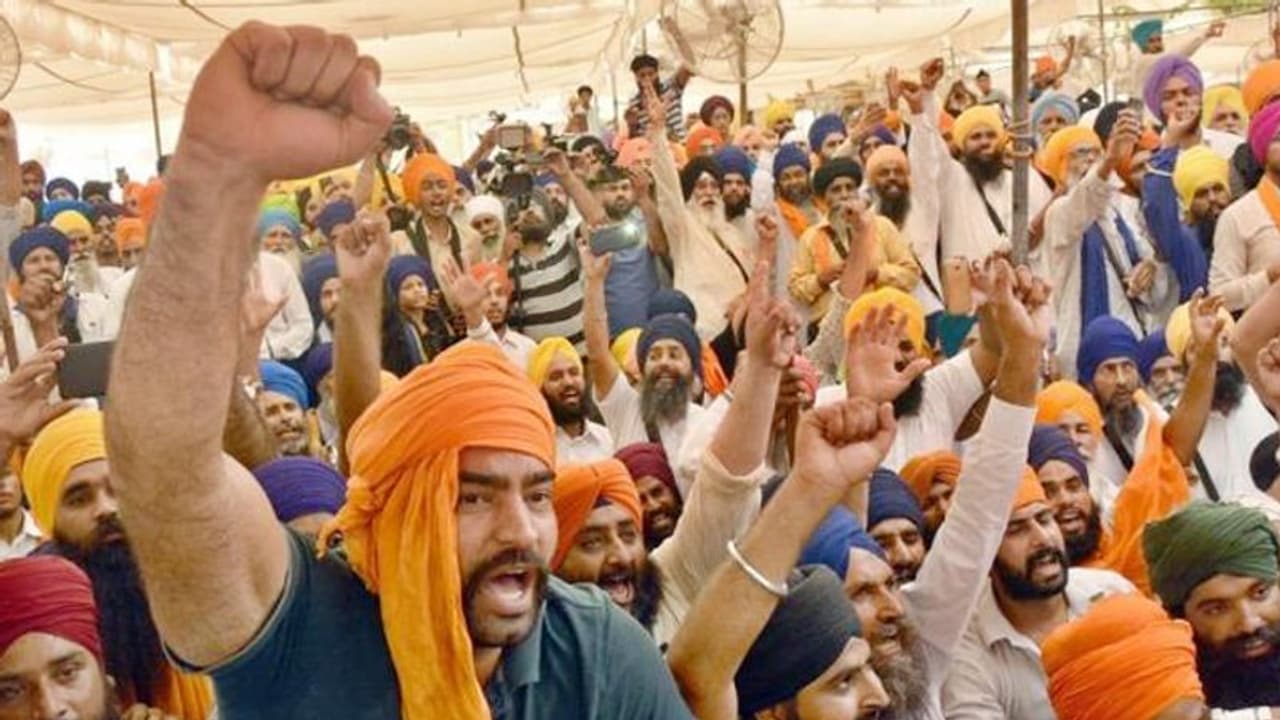 विदेशी सिखों को राहत, इस मामले को लेकर सरकार ने 312 नागरिकों के नाम ब्लैक लिस्ट से हटाए विदेशी सिखों को राहत, इस मामले को लेकर सरकार ने 312 नागरिकों के नाम ब्लैक लिस्ट से हटाए