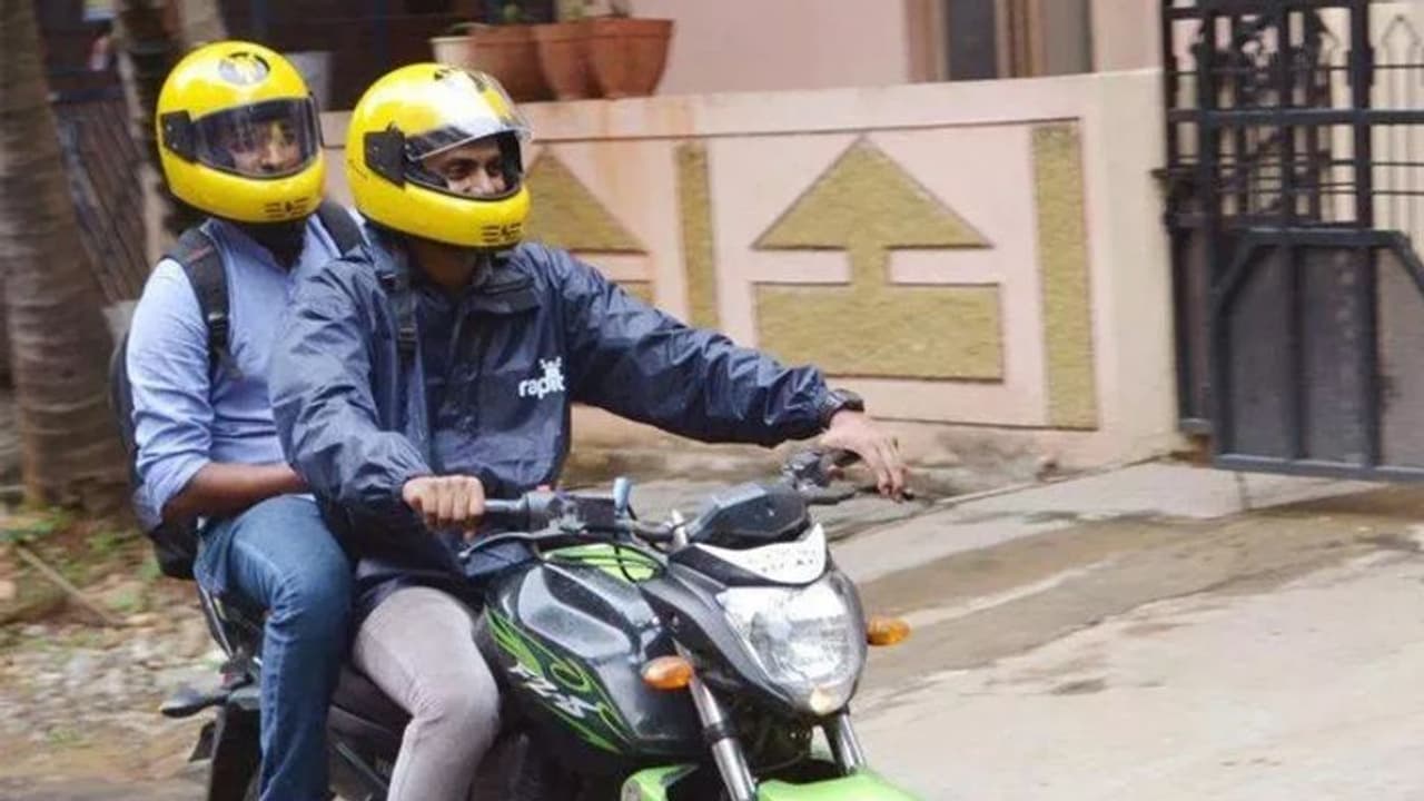 ഇരുചക്രവാഹനത്തിലെ പിന്സീറ്റ് യാത്രക്കാര്ക്കും ഹെല്മറ്റ് നിര്ബന്ധമാക്കി; പരിശോധന കര്ശനമാകും ഇരുചക്രവാഹനത്തിലെ പിന്സീറ്റ് യാത്രക്കാര്ക്കും ഹെല്മറ്റ് നിര്ബന്ധമാക്കി; പരിശോധന കര്ശനമാകും