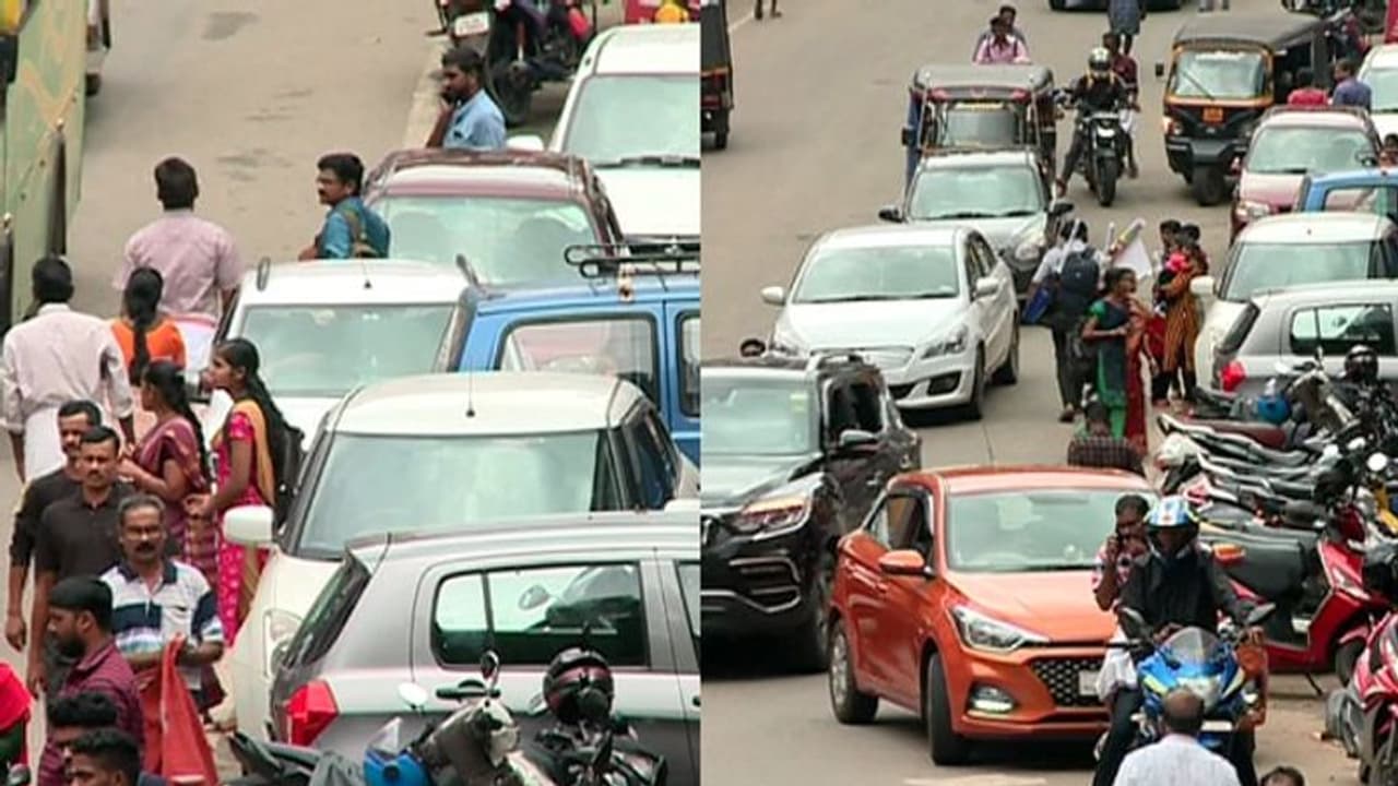 ചെറുതോണിയിലെ പാർക്കിംഗ് പ്രശ്നത്തിന് പരിഹാരമായില്ല; ഗതാഗതക്കുരുക്ക് രൂക്ഷം ചെറുതോണിയിലെ പാർക്കിംഗ് പ്രശ്നത്തിന് പരിഹാരമായില്ല; ഗതാഗതക്കുരുക്ക് രൂക്ഷം