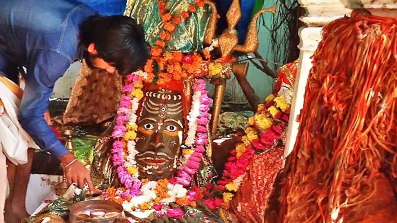 पिंडदान के लिए प्रसिद्ध है ये तीर्थ, यहां आज भी मौजूद है देवी पार्वती द्वारा स्थापित वट वृक्ष पिंडदान के लिए प्रसिद्ध है ये तीर्थ, यहां आज भी मौजूद है देवी पार्वती द्वारा स्थापित वट वृक्ष