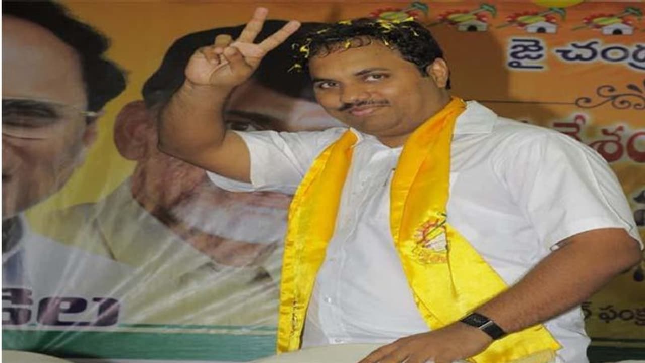 కే ట్యాక్స్ వసూళ్ల పర్వం: కోడెల అనుచరుడు అరెస్ట్, ఇక శివరాం వంతు కే ట్యాక్స్ వసూళ్ల పర్వం: కోడెల అనుచరుడు అరెస్ట్, ఇక శివరాం వంతు