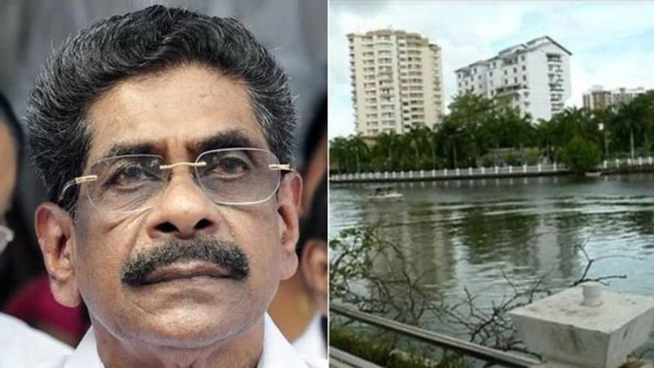 മരട് ഫ്ലാറ്റിലെ കുടുംബങ്ങൾക്ക് മനുഷ്യത്വപരമായ ആനുകൂല്യം ലഭിക്കാൻ സർക്കാർ ഇടപെടണം; മുല്ലപ്പള്ളി