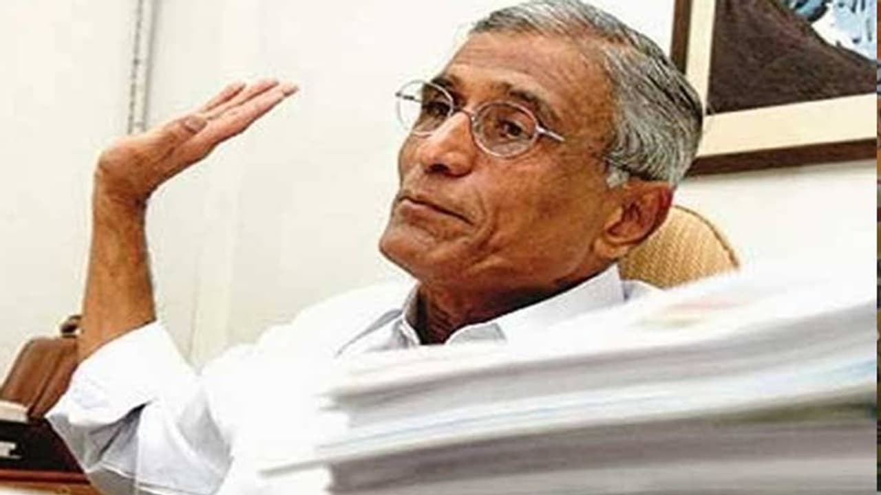 రిటైర్డ్ ఐఎఎస్ బీఎస్ యుగంధర్ అంత్యక్రియలు పూర్తి రిటైర్డ్ ఐఎఎస్ బీఎస్ యుగంధర్ అంత్యక్రియలు పూర్తి