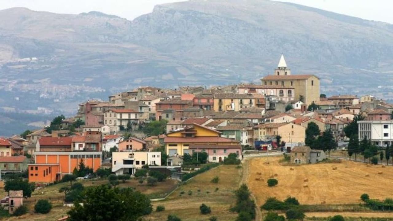 കുടിയേറിയാല് 19 ലക്ഷം രൂപ, മാസംതോറും അരലക്ഷം! വമ്പൻ ഓഫറുമായി ഒരു നാട് കുടിയേറിയാല് 19 ലക്ഷം രൂപ, മാസംതോറും അരലക്ഷം! വമ്പൻ ഓഫറുമായി ഒരു നാട്