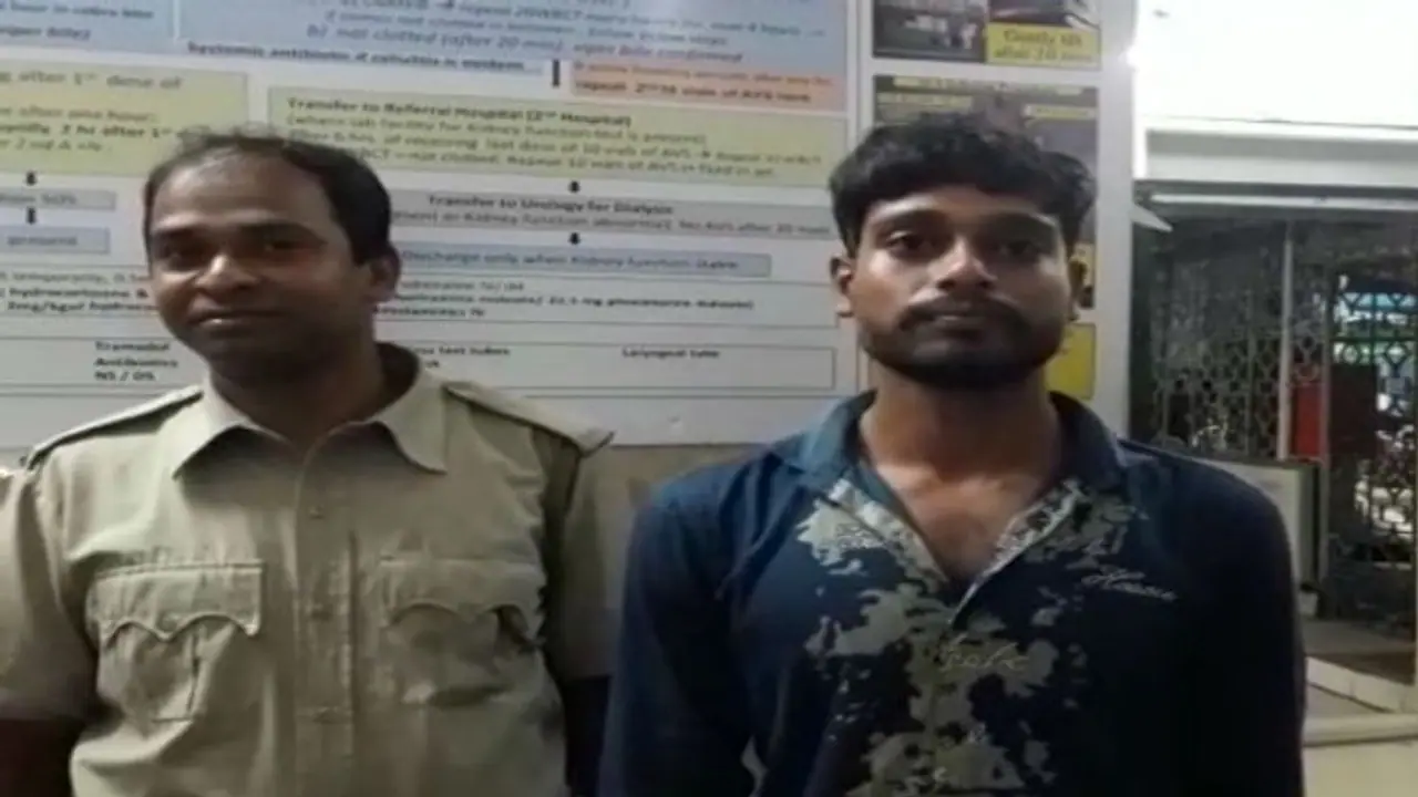 গৃহবধূর সঙ্গে ঘনিষ্ঠতার সুযোগে ধর্ষণ, ছবি ভাইরাল করে ধৃত যুবক গৃহবধূর সঙ্গে ঘনিষ্ঠতার সুযোগে ধর্ষণ, ছবি ভাইরাল করে ধৃত যুবক