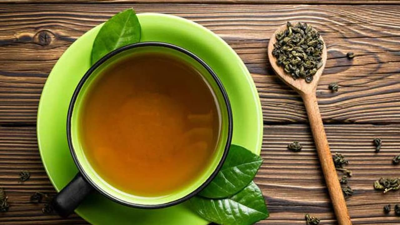 ഗ്രീന് ടീ നല്ലതുതന്നെ; പക്ഷേ അത് കുടിക്കും മുമ്പ് ചിലത് അറിയണം! ഗ്രീന് ടീ നല്ലതുതന്നെ; പക്ഷേ അത് കുടിക്കും മുമ്പ് ചിലത് അറിയണം!