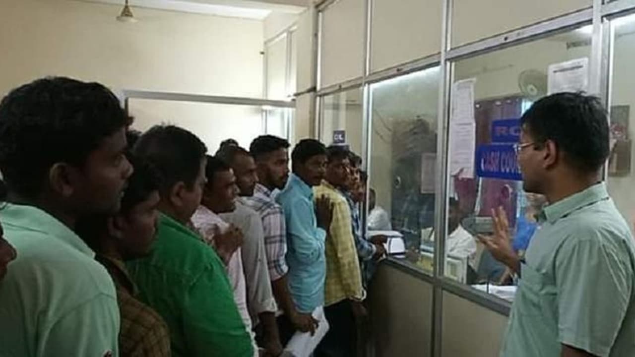 ಹೊಸ ಟ್ರಾಫಿಕ್ ನಿಯಮ; ಕಲಬುರಗಿ RTO ಕಚೇರಿ ಮುಂದೆ ಫುಲ್ ಕ್ಯೂ!