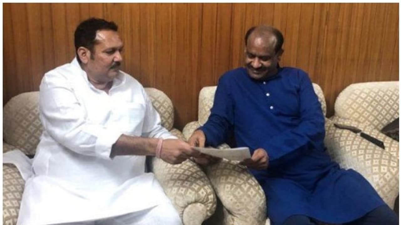 എൻസിപിക്ക് തിരിച്ചടി; മഹാരാഷ്ട്ര എംപി രാജി വച്ച് ബിജെപിയിലേക്ക് എൻസിപിക്ക് തിരിച്ചടി; മഹാരാഷ്ട്ര എംപി രാജി വച്ച് ബിജെപിയിലേക്ക്