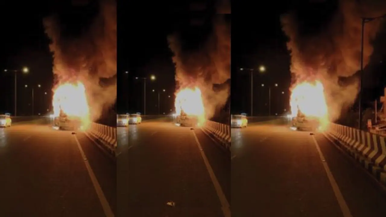 ನೋಡುತ್ತಿದ್ದಂತೆ ಕ್ಷಣಾರ್ಧದಲ್ಲಿ ಹೊತ್ತಿ ಉರಿದ ಬೆಂಗಳೂರಿಗೆ ಬರುತ್ತಿದ್ದ ಬಸ್ ನೋಡುತ್ತಿದ್ದಂತೆ ಕ್ಷಣಾರ್ಧದಲ್ಲಿ ಹೊತ್ತಿ ಉರಿದ ಬೆಂಗಳೂರಿಗೆ ಬರುತ್ತಿದ್ದ ಬಸ್