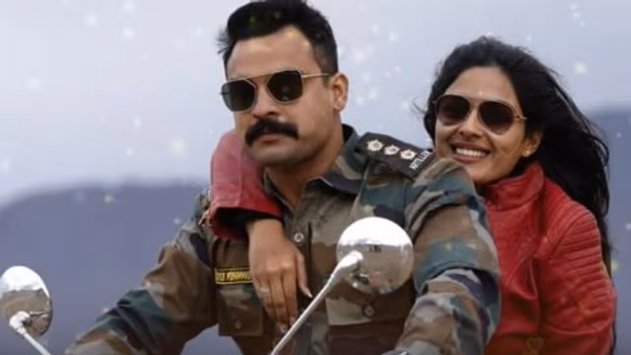 പ്രണയം 'ഹിമമഴയായ്' പെയ്തിറങ്ങുന്നു; എടക്കാട് ബെറ്റാലിയനിലെ ഗാനമെത്തി പ്രണയം 'ഹിമമഴയായ്' പെയ്തിറങ്ങുന്നു; എടക്കാട് ബെറ്റാലിയനിലെ ഗാനമെത്തി