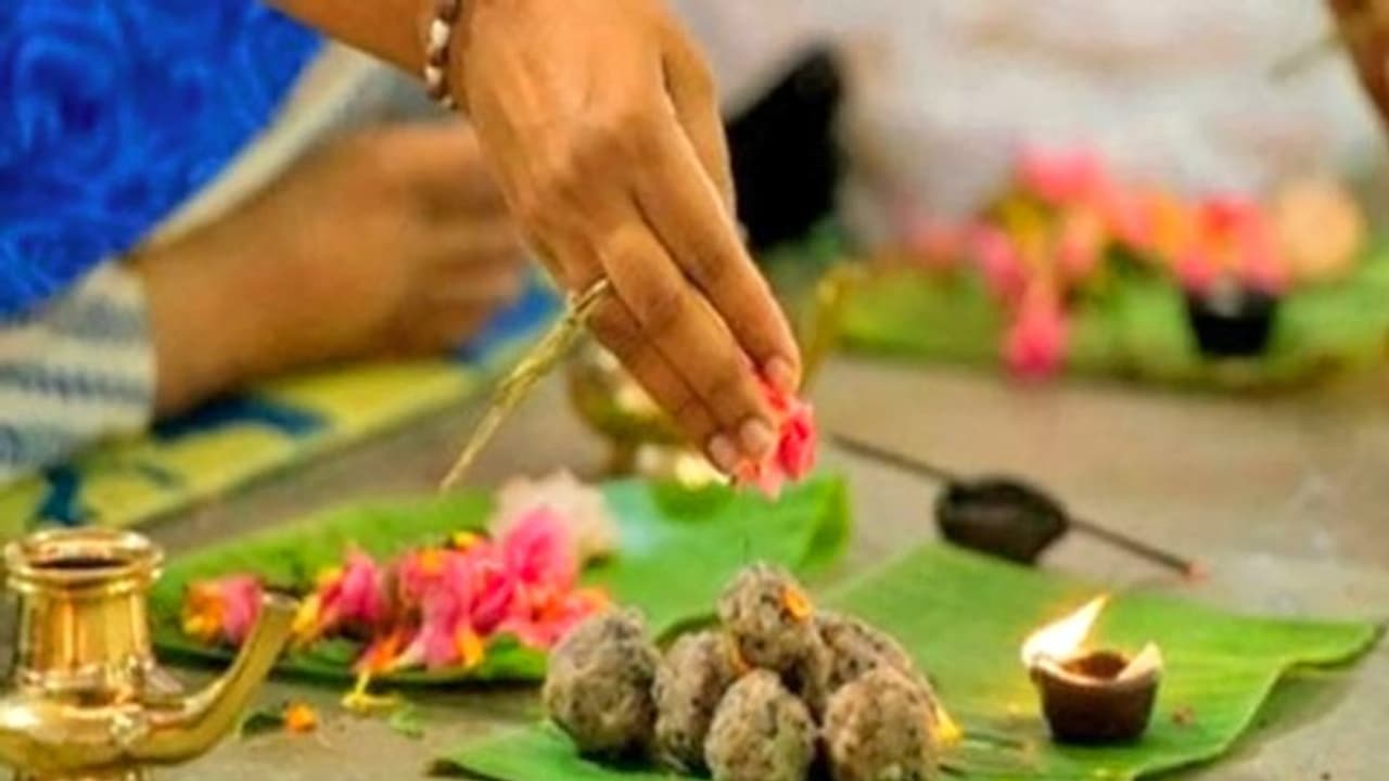 सबसे पहले किसने किया था श्राद्ध, कैसे शुरू हुई ये परंपरा? सबसे पहले किसने किया था श्राद्ध, कैसे शुरू हुई ये परंपरा?